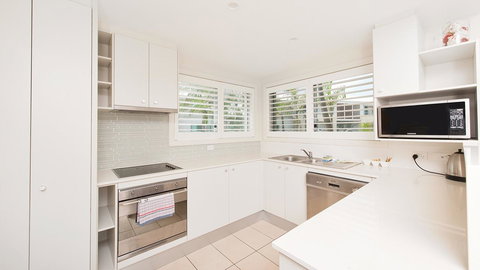 Pacific Blue, Salamander Bay - Sunshine Coast Tourism 37