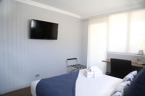 The Blenheim - Sunshine Coast Tourism 1