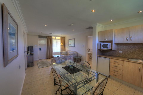 Cooma Motor Lodge Motel - Sunshine Coast Tourism 25