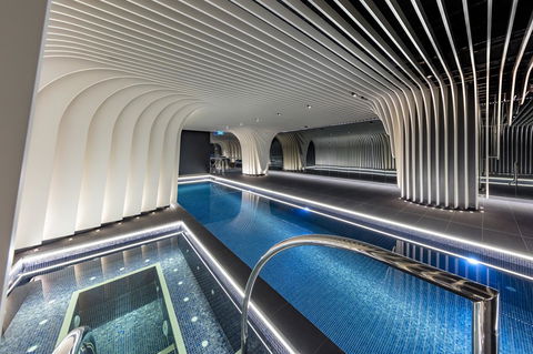SKYE Suites Sydney - Holiday Sunshine Coast 5