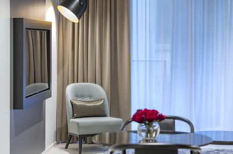 SKYE Suites Sydney - Holiday Sunshine Coast 11