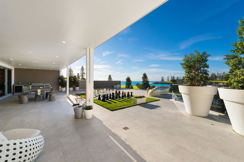 Belle Vue- Penthouse At Black Beach - Holiday Sunshine Coast 2