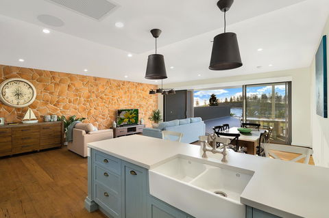 Belle Vue- Penthouse At Black Beach - Holiday Sunshine Coast 4