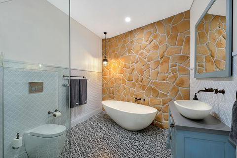 Belle Vue- Penthouse At Black Beach - Holiday Sunshine Coast 10