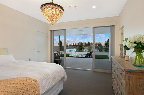 Belle Vue- Penthouse At Black Beach - Holiday Sunshine Coast 11