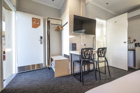 Nightcap At Colyton Hotel - Holiday Sunshine Coast 40