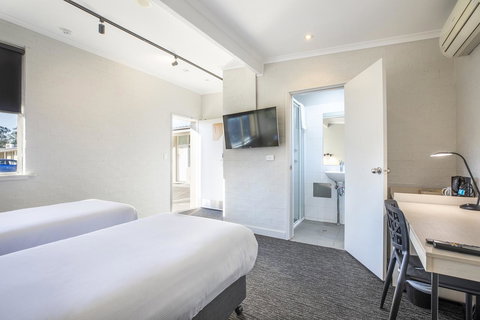 Nightcap At Colyton Hotel - Holiday Sunshine Coast 14