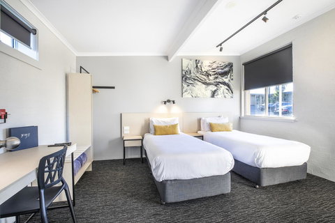 Nightcap At Colyton Hotel - Holiday Sunshine Coast 13