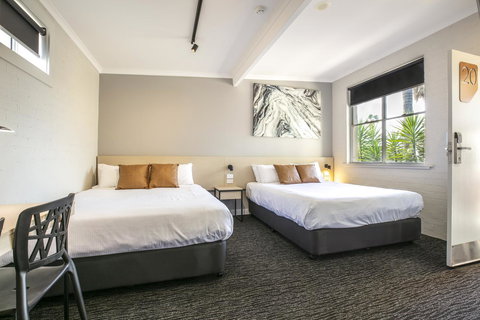 Nightcap At Colyton Hotel - Holiday Sunshine Coast 24