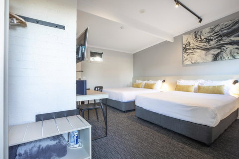 Nightcap At Colyton Hotel - Holiday Sunshine Coast 43