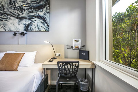 Nightcap At Colyton Hotel - Holiday Sunshine Coast 18