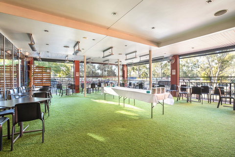 Nightcap At Colyton Hotel - Holiday Sunshine Coast 11