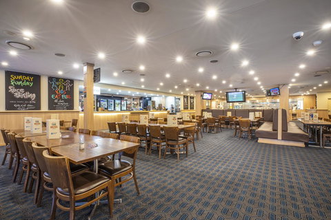 Nightcap At Colyton Hotel - Holiday Sunshine Coast 8