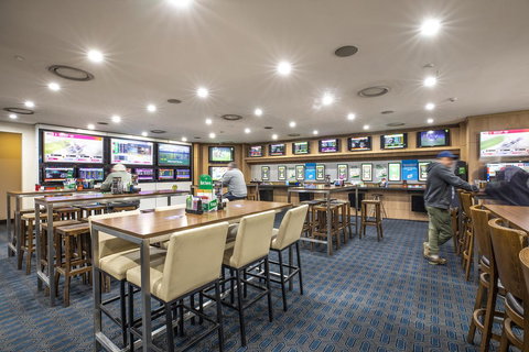 Nightcap At Colyton Hotel - Holiday Sunshine Coast 7