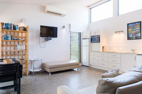 By The Beach B&B Self Contained Apartments - Sunshine Coast Tourism 9