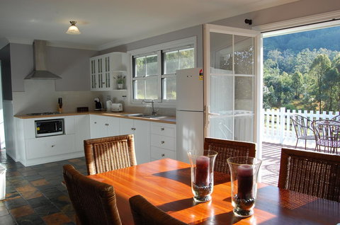 Cadair Cottages - Sunshine Coast Tourism 6