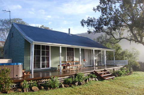 Cadair Cottages - Sunshine Coast Tourism 0
