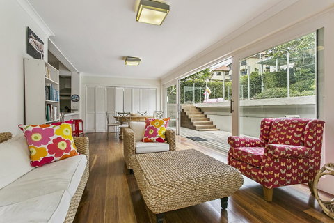 Summery, Spacious 4 Bed Home In Kurraba Point - Holiday Sunshine Coast 0