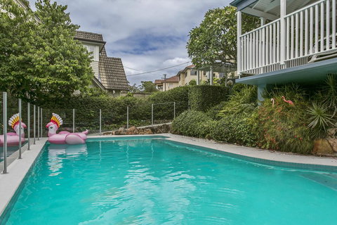 Summery, Spacious 4 Bed Home In Kurraba Point - Holiday Sunshine Coast 10