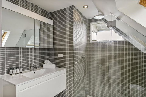 Summery, Spacious 4 Bed Home In Kurraba Point - Holiday Sunshine Coast 9