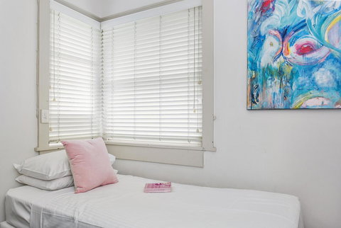 Summery, Spacious 4 Bed Home In Kurraba Point - Holiday Sunshine Coast 6