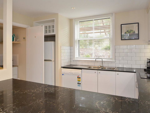 Villa De Saran Located Within Cypress Lakes - Holiday Sunshine Coast 3