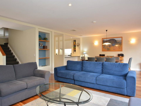 Villa De Saran Located Within Cypress Lakes - Holiday Sunshine Coast 11