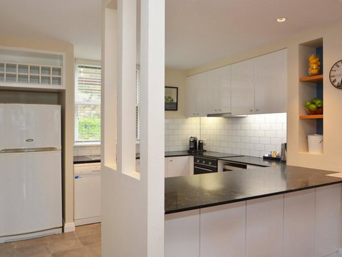 Villa De Saran Located Within Cypress Lakes - Holiday Sunshine Coast 8