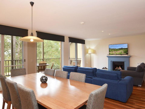 Villa De Saran Located Within Cypress Lakes - Holiday Sunshine Coast 6