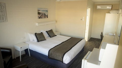 Coastal Bay Motel - Sunshine Coast Tourism 42