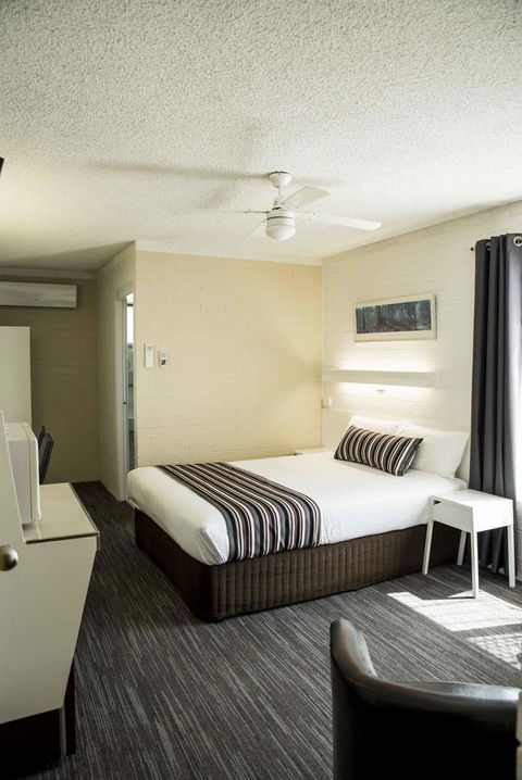 Coastal Bay Motel - Sunshine Coast Tourism 35