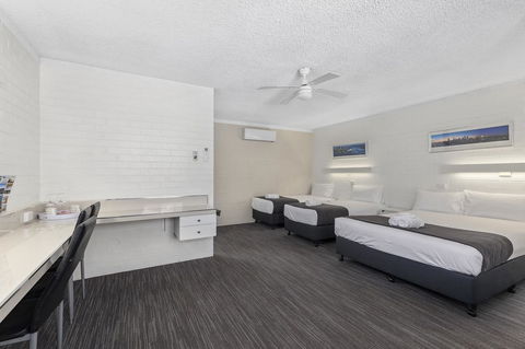 Coastal Bay Motel - Sunshine Coast Tourism 11