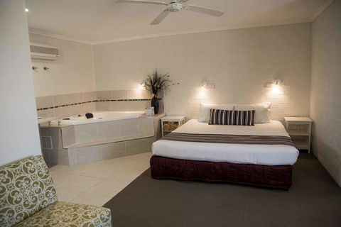 Coastal Bay Motel - Sunshine Coast Tourism 26