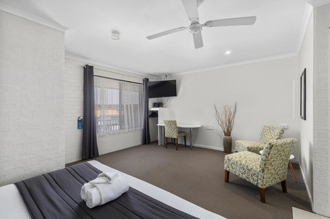 Coastal Bay Motel - Sunshine Coast Tourism 12