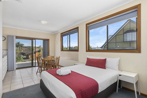Coastal Bay Motel - Sunshine Coast Tourism 8