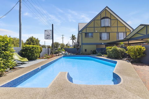 Coastal Bay Motel - Sunshine Coast Tourism 1