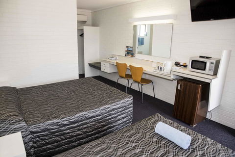 Coastal Bay Motel - Sunshine Coast Tourism 29