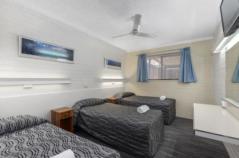Coastal Bay Motel - Sunshine Coast Tourism 17