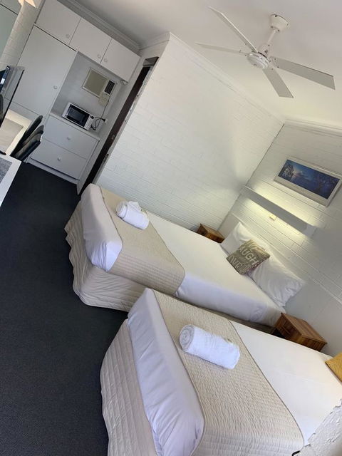 Coastal Bay Motel - Sunshine Coast Tourism 34