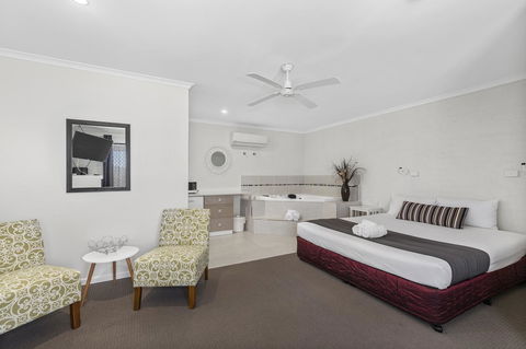 Coastal Bay Motel - Sunshine Coast Tourism 13