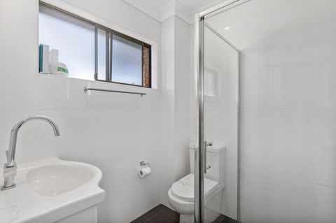 Coastal Bay Motel - Sunshine Coast Tourism 3