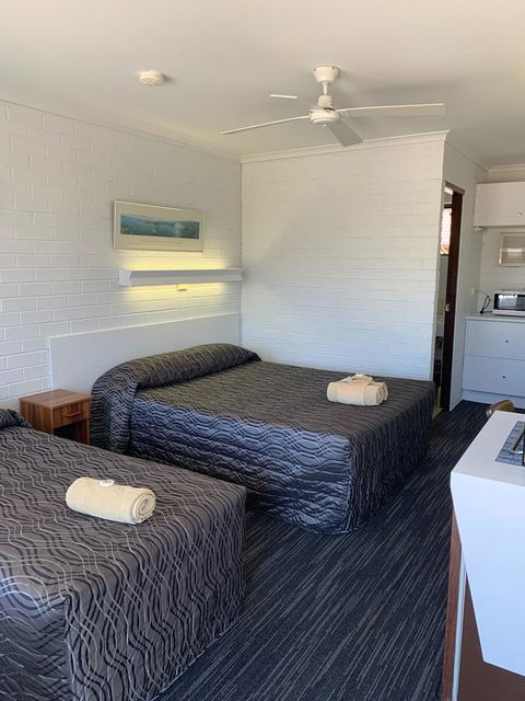 Coastal Bay Motel - Sunshine Coast Tourism 33