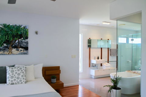 Casuarina Beachfront House - Hostie Properties - Holiday Sunshine Coast 8