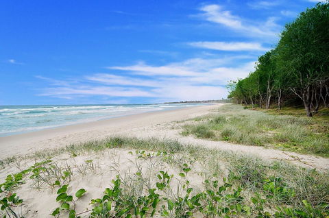 Casuarina Beachfront House - Hostie Properties - Holiday Sunshine Coast 2