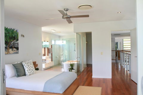 Casuarina Beachfront House - Hostie Properties - Holiday Sunshine Coast 3