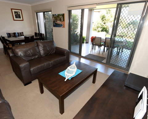 Yarrawonga Waterfront Apartments - Holiday Sunshine Coast 13