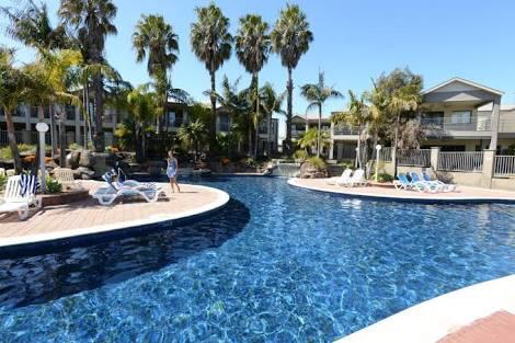 Yarrawonga Waterfront Apartments - Holiday Sunshine Coast 3
