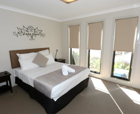 Yarrawonga Waterfront Apartments - Holiday Sunshine Coast 14
