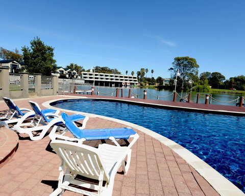 Yarrawonga Waterfront Apartments - Holiday Sunshine Coast 10