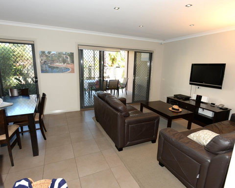 Yarrawonga Waterfront Apartments - Holiday Sunshine Coast 7